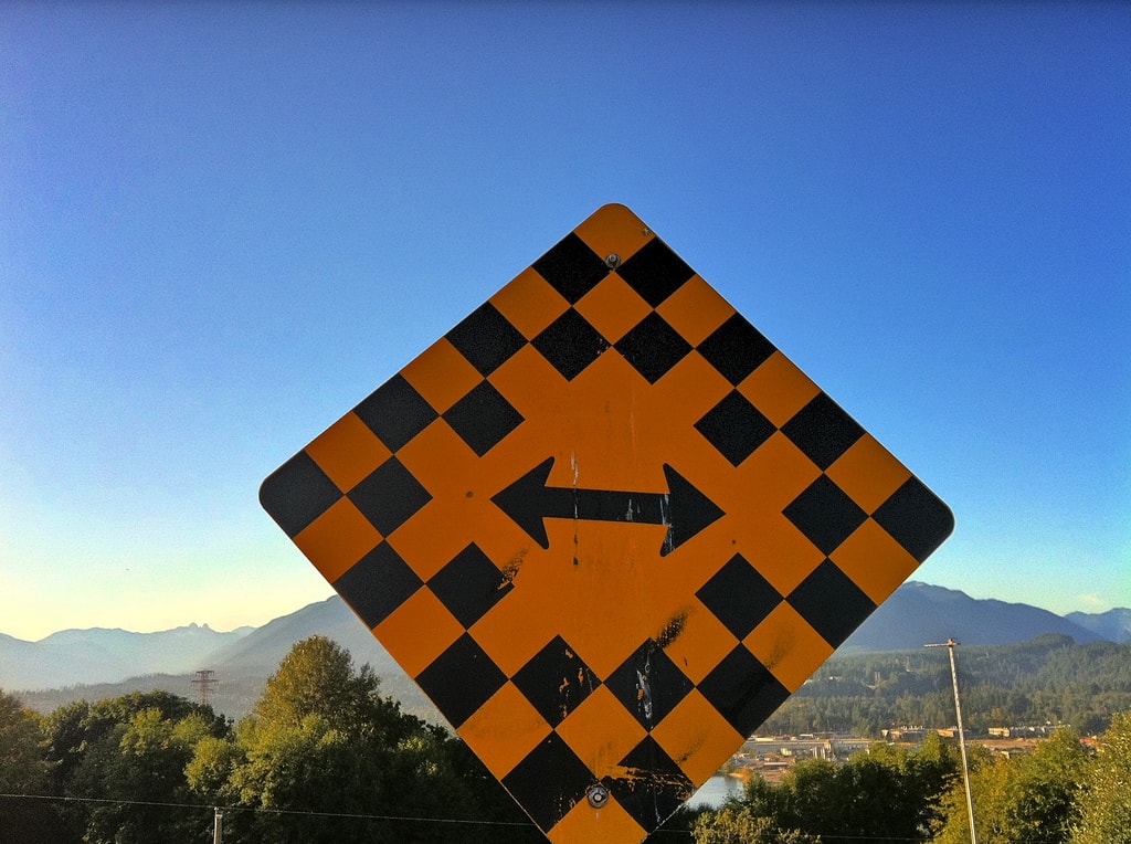 Road sign displaying choice between left and right. Courtesy: http://www.diygenius.com/